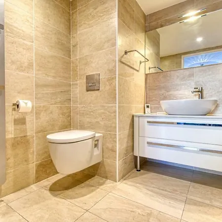Apartment Nice With Private Garden, Pool & Parking Cannes
