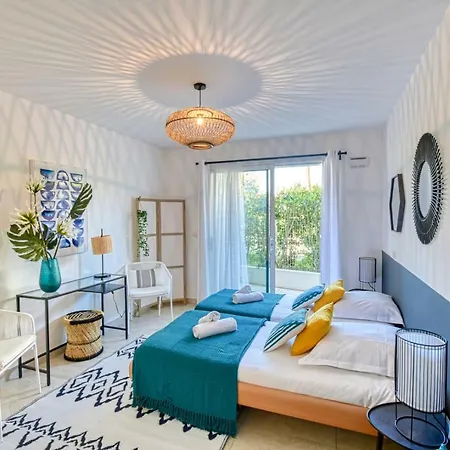 Nice With Private Garden, Pool & Parking Apartment