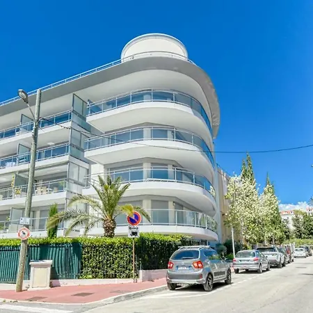 Apartment Nice With Private Garden, Pool & Parking